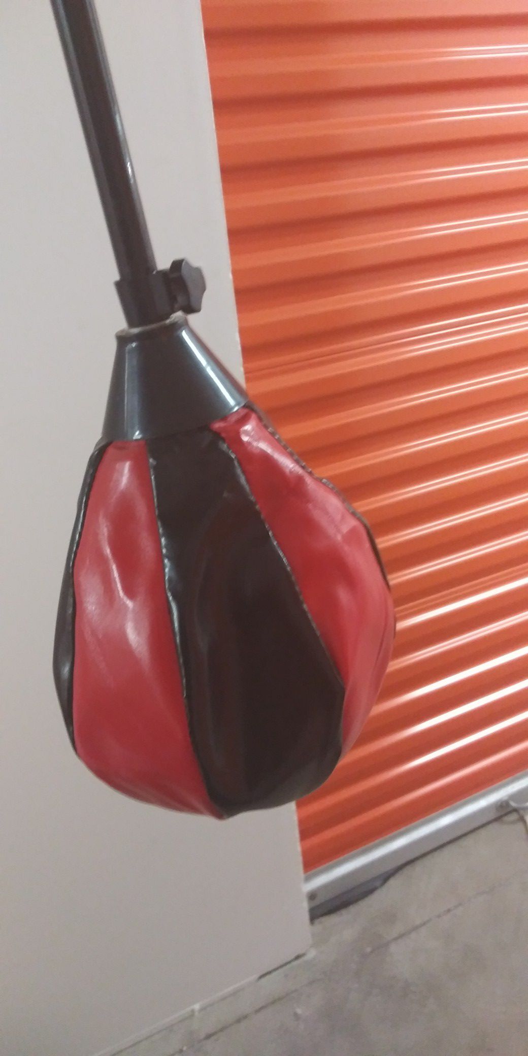 SPEED BAG WITH MOUNTING HARDWARE...JUST NEED A BOXER TO PUNCH IT...QUALITY..CASH/TRADE...