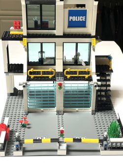 Lego city hotsell police headquarters 7744
