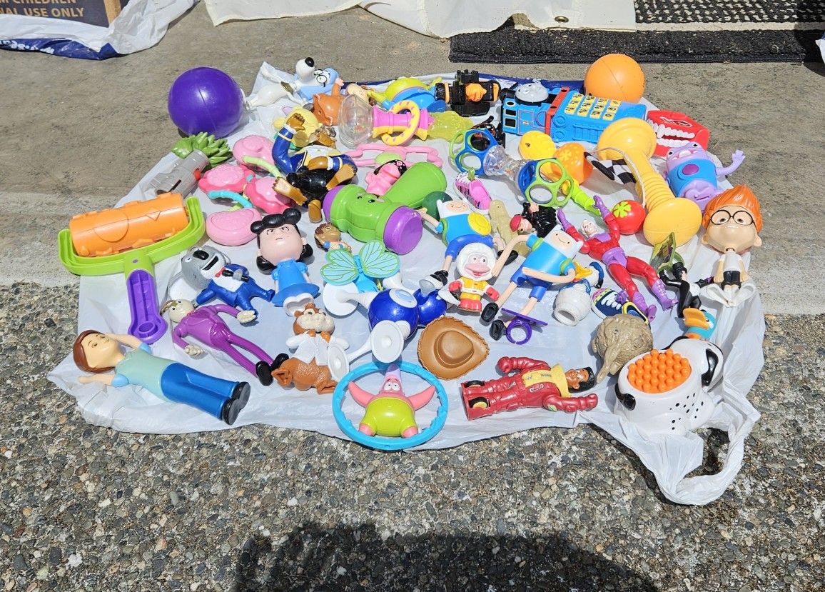 Toys lot.
