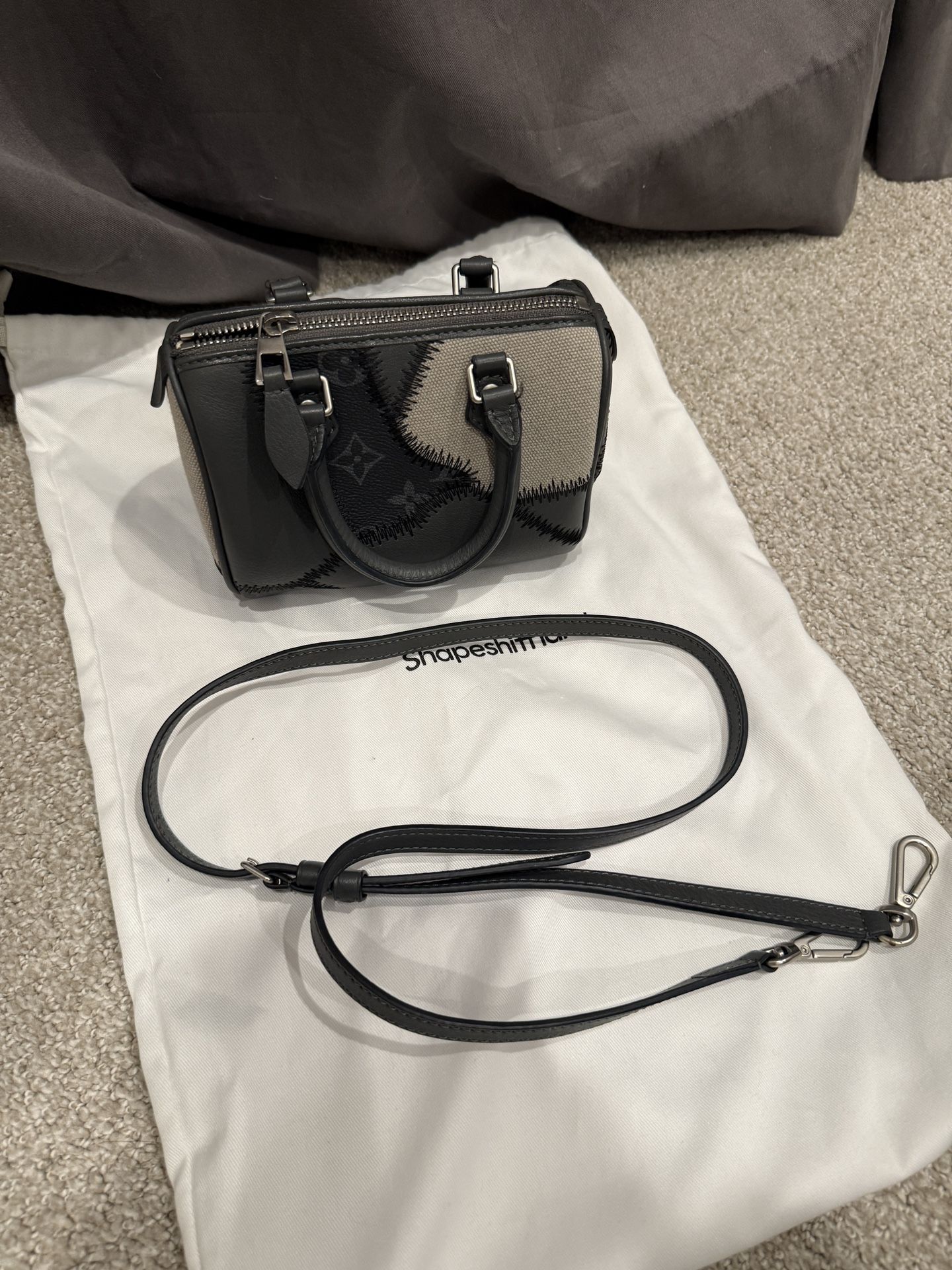 Shapeshifand mini nano bag
