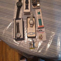 Lottery De Relojes Pulseras De Reloj iPhone Y Pin De 45 Aniversarios Magic Kingdom Y Llavero Walt Disney World