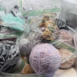 A BUNDLE OF 20 YARN AND SUCH MIXED COLORS