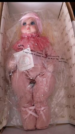 KAY MCKEE " STARDUST" COLLECTABLE PORCELAIN DOLL" NEW" 