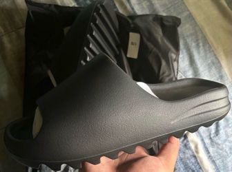 Yzy ys-01 slides black size 14