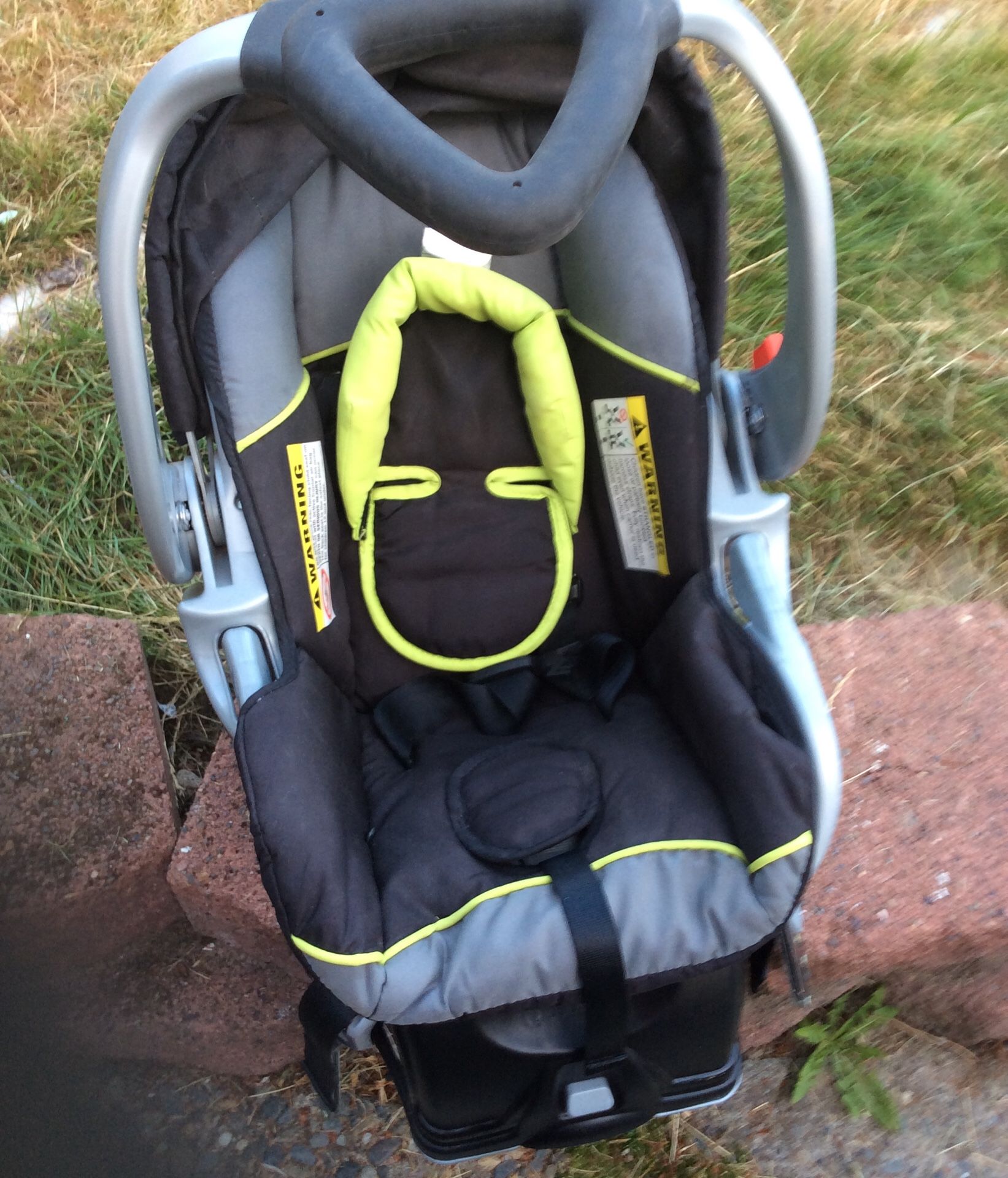 Baby trend infant car seat w/. Easy connect base. Price. 15$. Pick. Up. E. 72nd. Tacoma