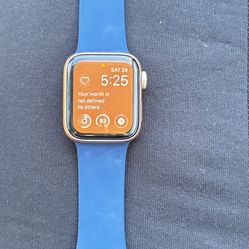 Rose Gold Apple Watch SE 1st generation 