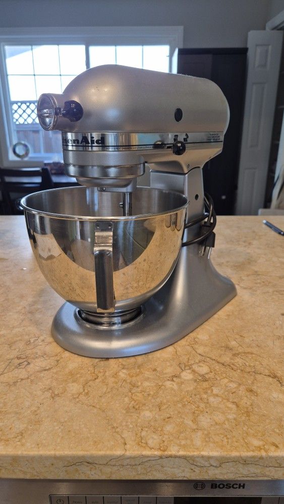 KitchenAid Classic Series 4.5 Quart Stand Mixer - Metallic Silver - Item# 762353