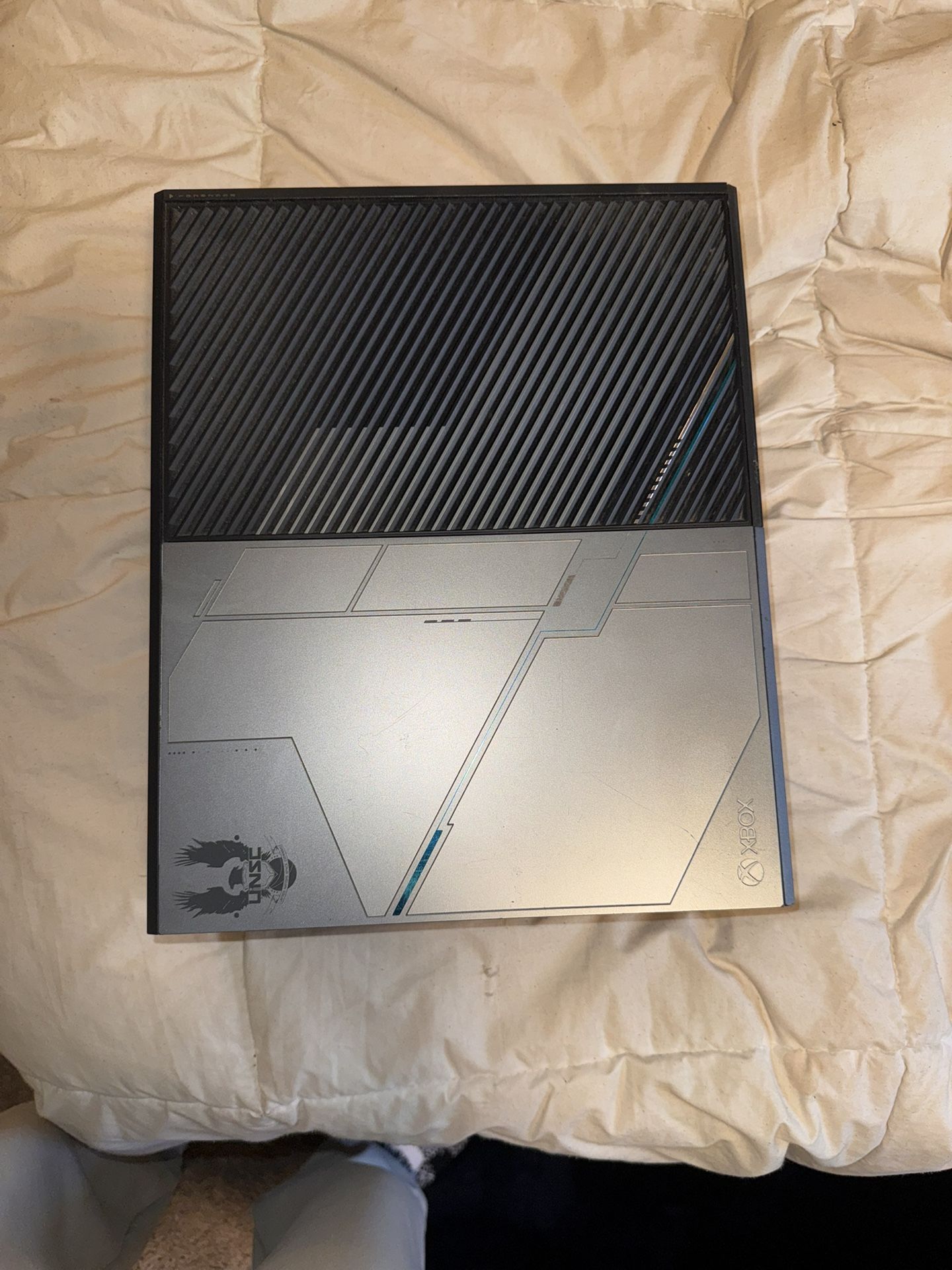 Xbox One 1TB Halo Limited Edition – Console Only w/ Cables