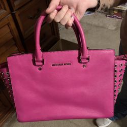 Michael kors selma grommet satchel Color- fuscia Size - Medium Crossbody 