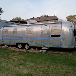 1977 Airstream Land yacht