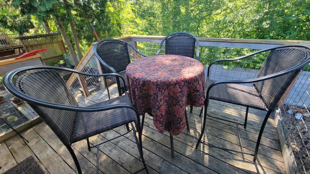 Hampton Bay High Table & 4 Chair Set
