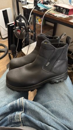 511 Carbon Steel Toe boots