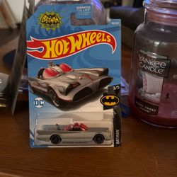 Original 2017 Hot Wheels DC Batman Series • TV Series Classic Grey Batmobile No Side TampoERROR