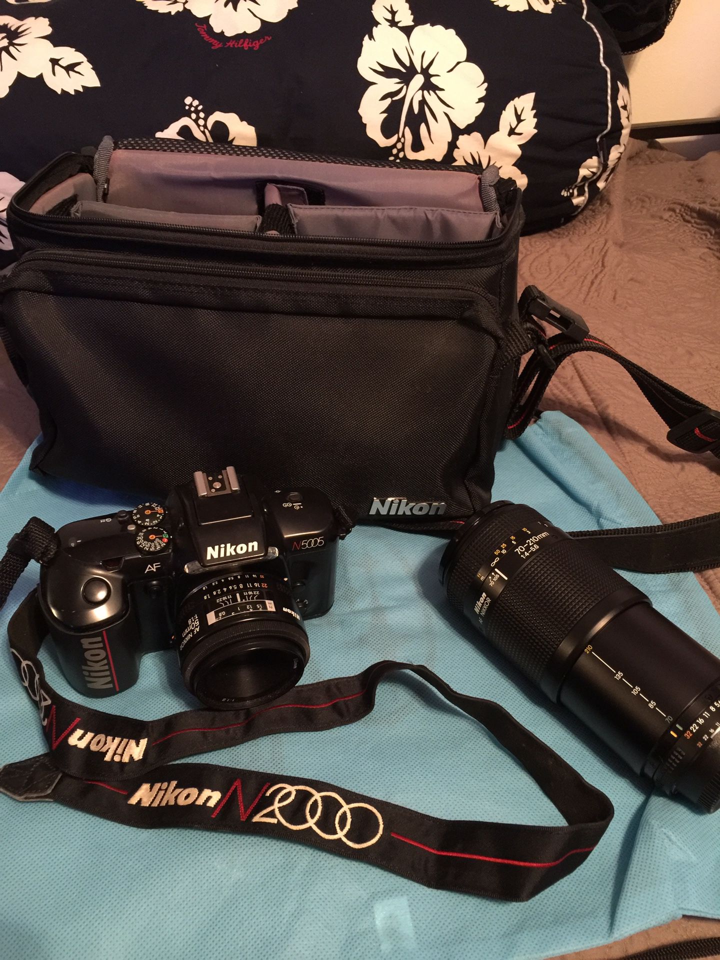 Nikon N5005 camera bundle with two lens and bag