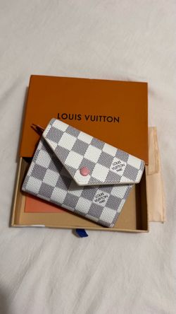 LV pink wallet