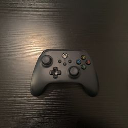 2 xbox wired controllers