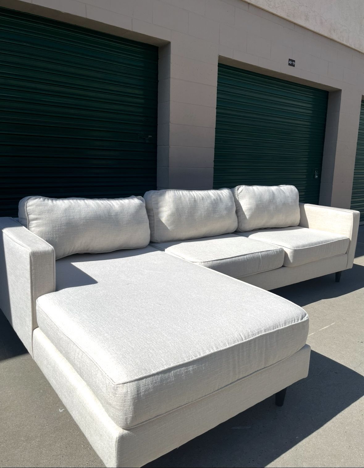 Living Spaces Sectional Couch 🛻 Delivery Available🛻