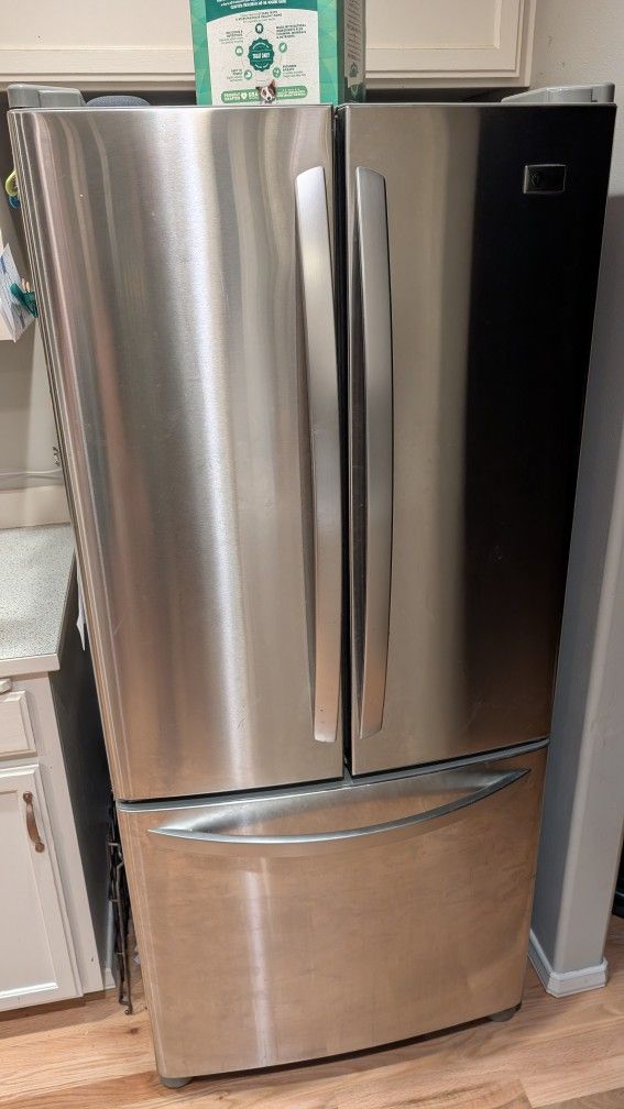 LG 20 Cubic Ft Refrigerator & Freezer.