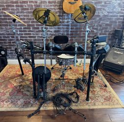 Hart Dynamics Studio Master E drum set w extras
