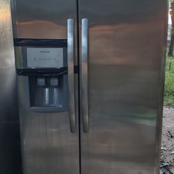 Frigidaire 25.5 Cu. Ft. Refrigerator 36 Inch Side by Side 