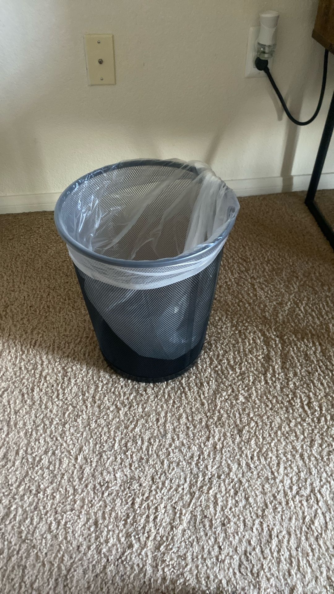 Amazon Basics Trash Bin