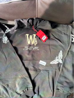 Darc Sport Red Tag 1/500 Wolves Hoodie Size XL