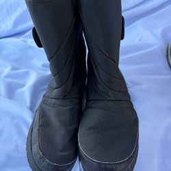 adult Rugged Exposure snow boots.