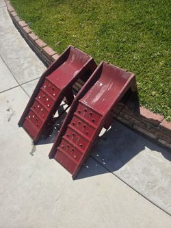 Car ramp for oil change