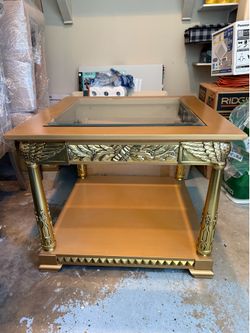 Corner table Gold ￼