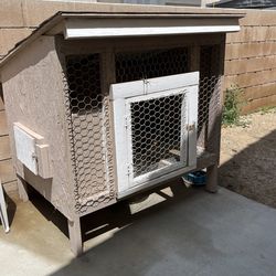 Gallinero y su cajita para que pongan sus huevos solamente $90  