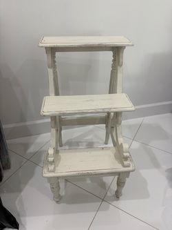 3 tiered decorative shelf
