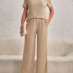 SHEIN LUNE Solid T-shirt & Wide Leg Pants
