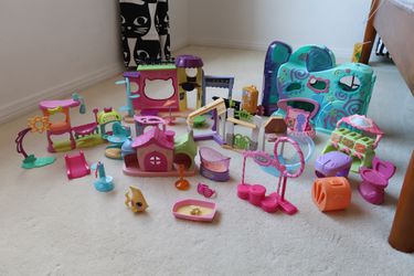 Huge Littlest Pet Shop LPS House Play Set 30 Pieces • Excellent Well Cared  For! Comes in New Lakeshore Learning Bag for Sale in San Diego, CA - OfferUp