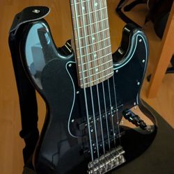Squier Jazz Bass VI