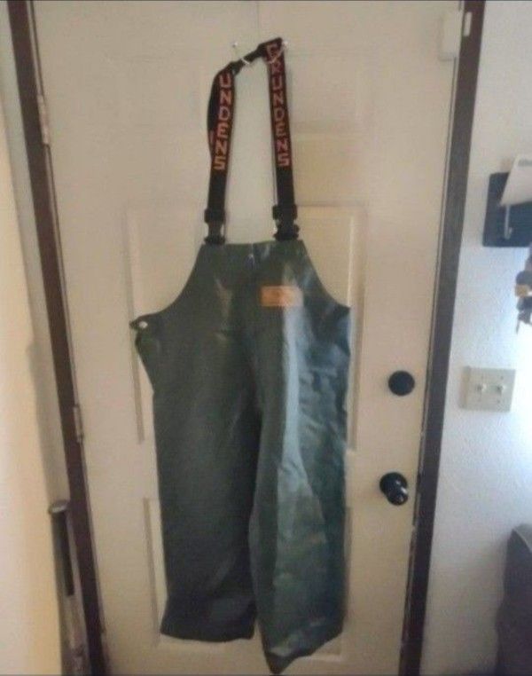 Fishing bibs by Hercules grundens great shape size XS
