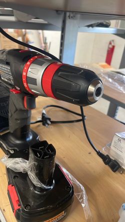 Drill/driver with charger and 2 batteries