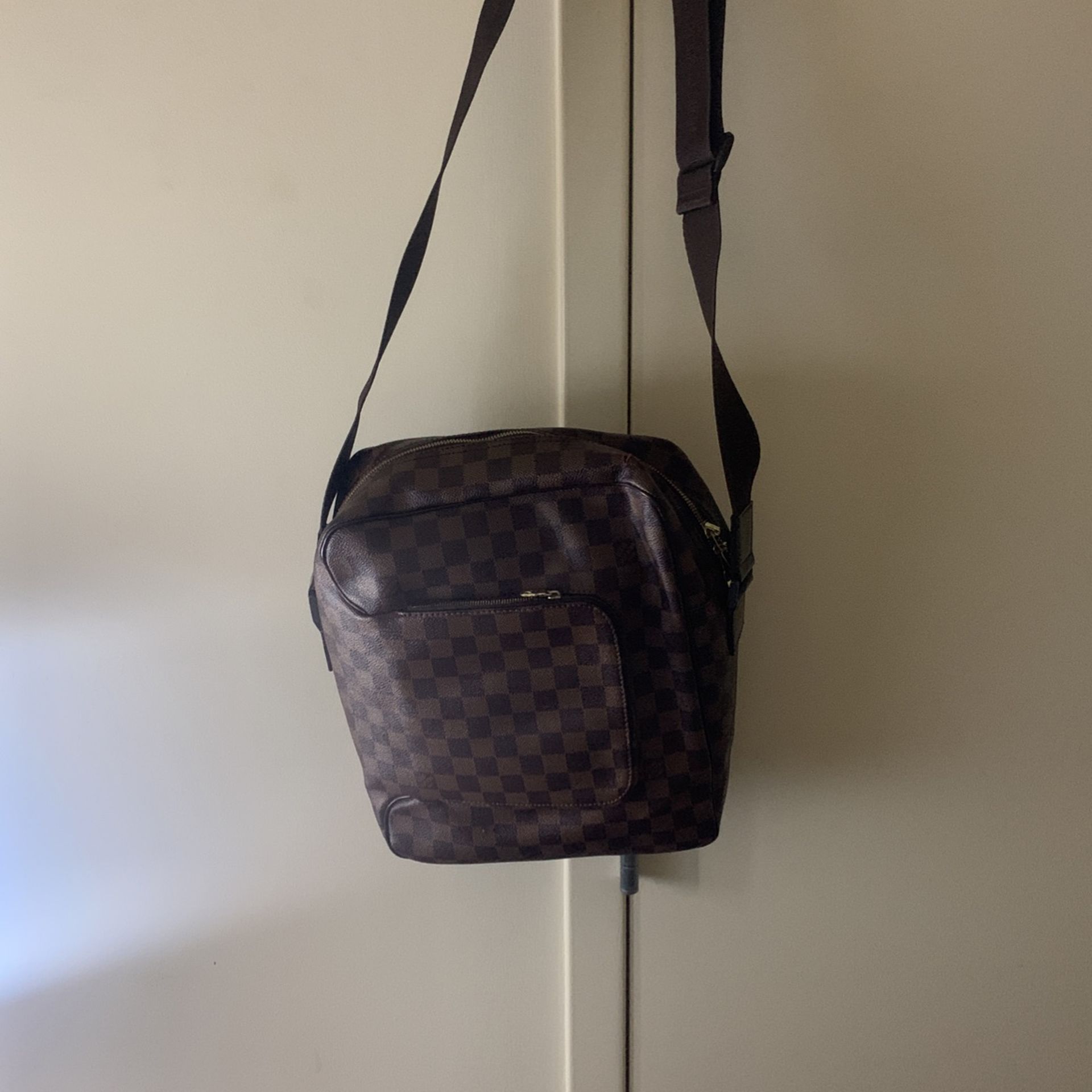 Louis Vuitton Messenger Bag