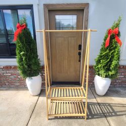 Wooden Close Rack 