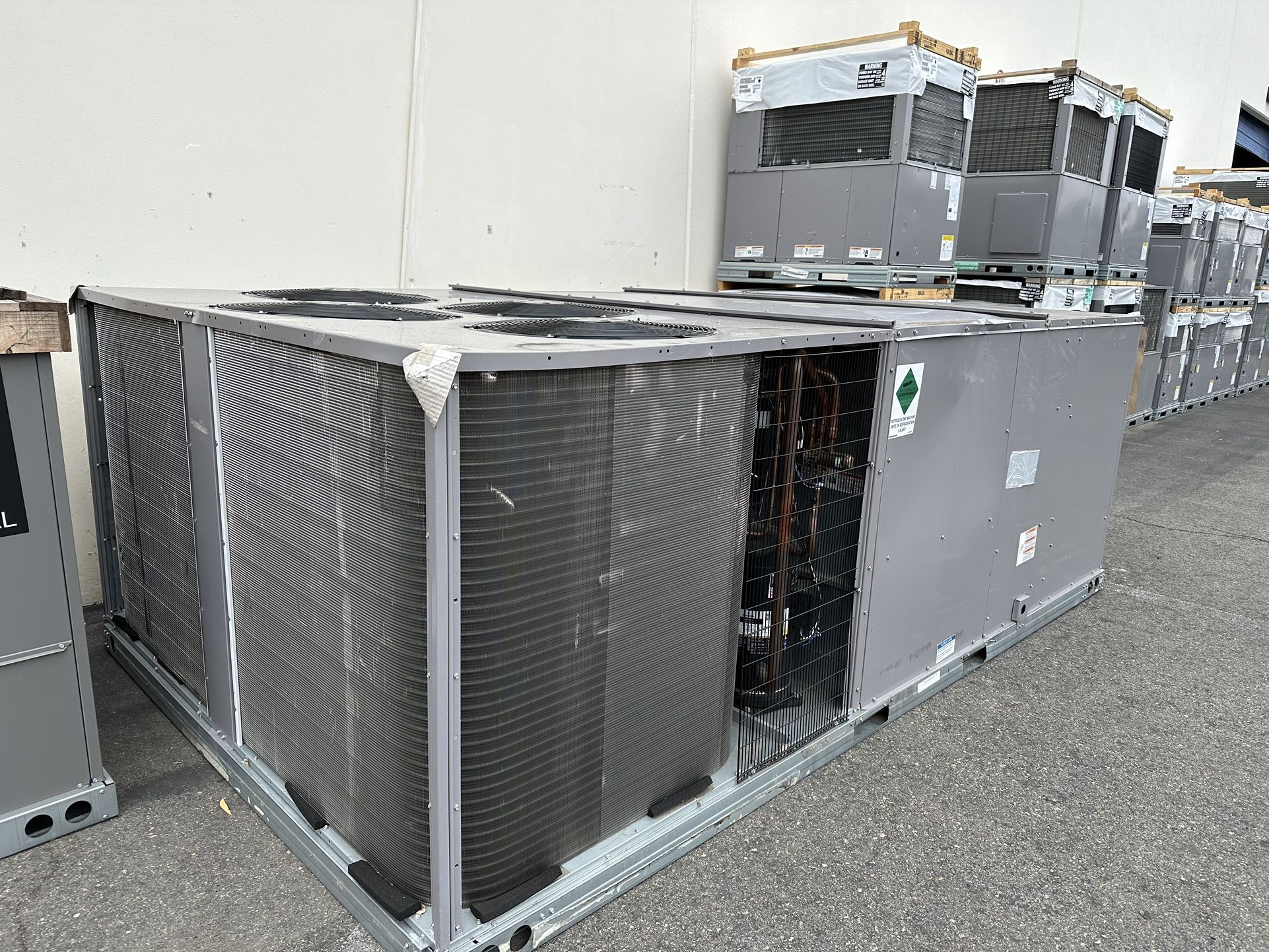 25 Ton ICP Rooftop Package Unit Heat Pump 460v-3ph With Minor Dent On Top