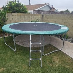12Ft Round Trampoline