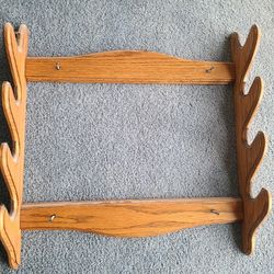 Oak wall mount gun/rifle rack display holder. Holds 4 rifles - Like New!!!