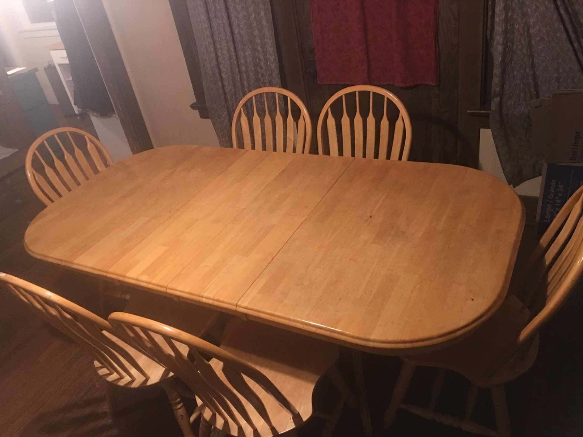Kuolin Farmhouse style light Dining Room Table 6 chairs 2 leaves Solod wood