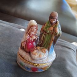 Nativity Trinket Box w Hinged Lid Holy Family Mary Joseph Baby Jesus Christmas
