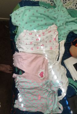 15 items of baby girl clothes 0-3 and some newborn