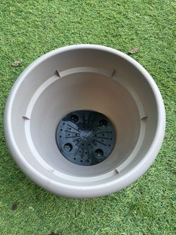Medium Round Plastic Planter Pot
