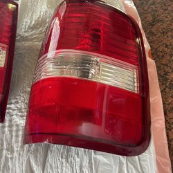 Right Taillight Ford F150 2005