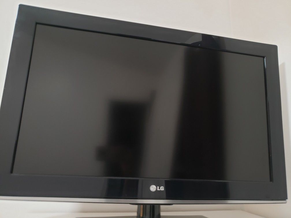 32' LG Flat-screen TV