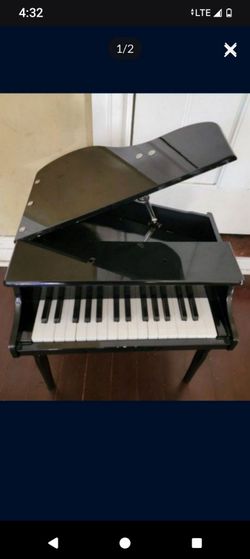 Piano 30 Key, Working Great, For Children Size 20" Tall 20" Wide & 21" has to go $19