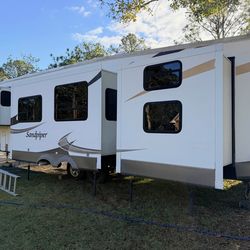 2011 Sandpiper 5th wheel-35ft-11k OBO, relocating for school and need gone!