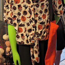 Spirit Halloween “Creature of the Night” Shirt & Tote Bag Set – Size L